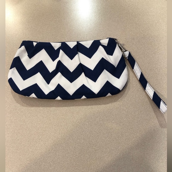 Handmade Navy Blue Chevron Zip And Go Wristlet - Picture 1 of 12